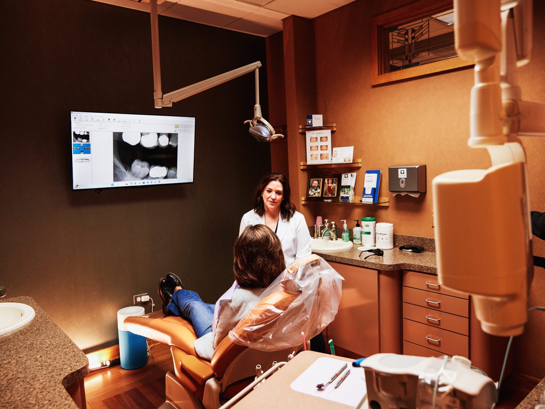 Treatment room with Dr. Brammeier and patient, intraoral imaging on display