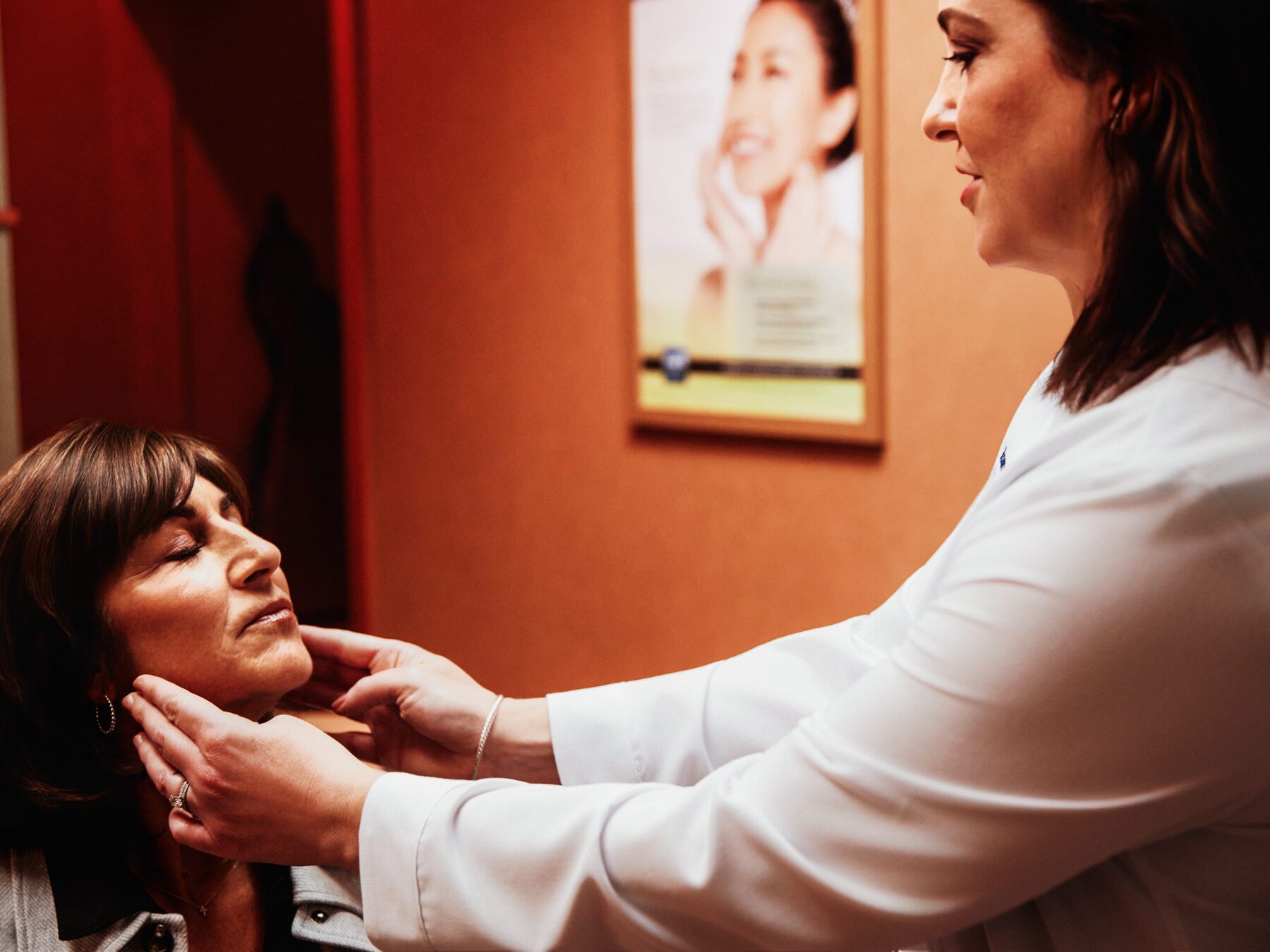 Dr. Brammeier preparing a Botox cosmetic treatment for a patient